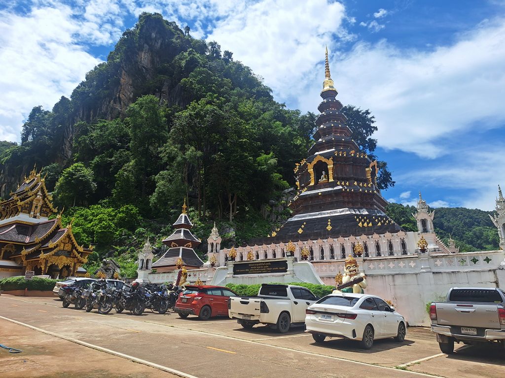 จองเช่ารถน่านพร้อมคนขับ,รถนำเที่ยวน่าน,รถรับจ้างพาเที่ยวน่าน,เหมารถเที่ยวน่าน,